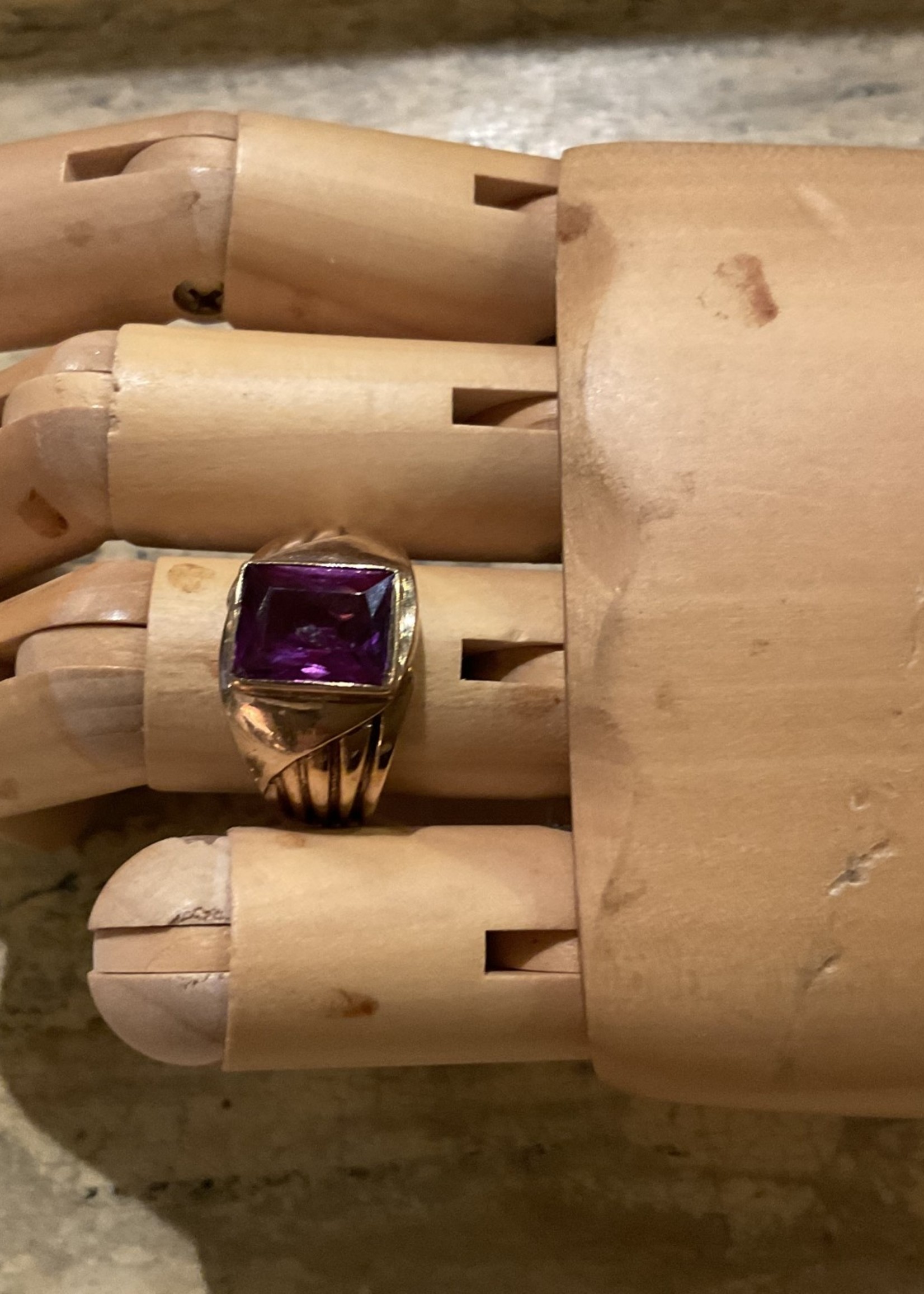 GOODWOOD 10k Purple Sapphire Ring Sz9.5